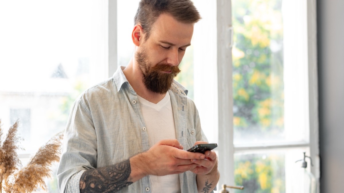 Apple Messages for Business vs Outbound iMessage Follow-Up